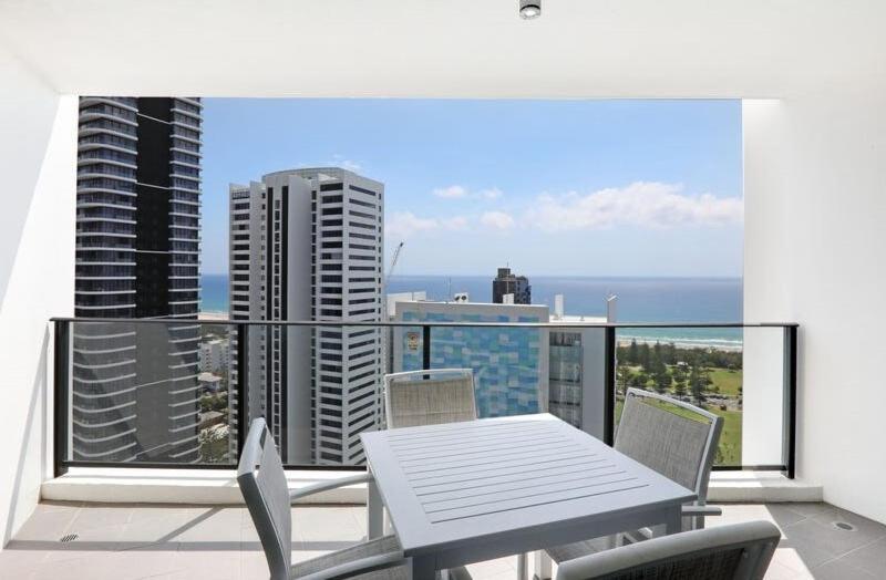 High Floor Ocean View - Sierra Broadbeach